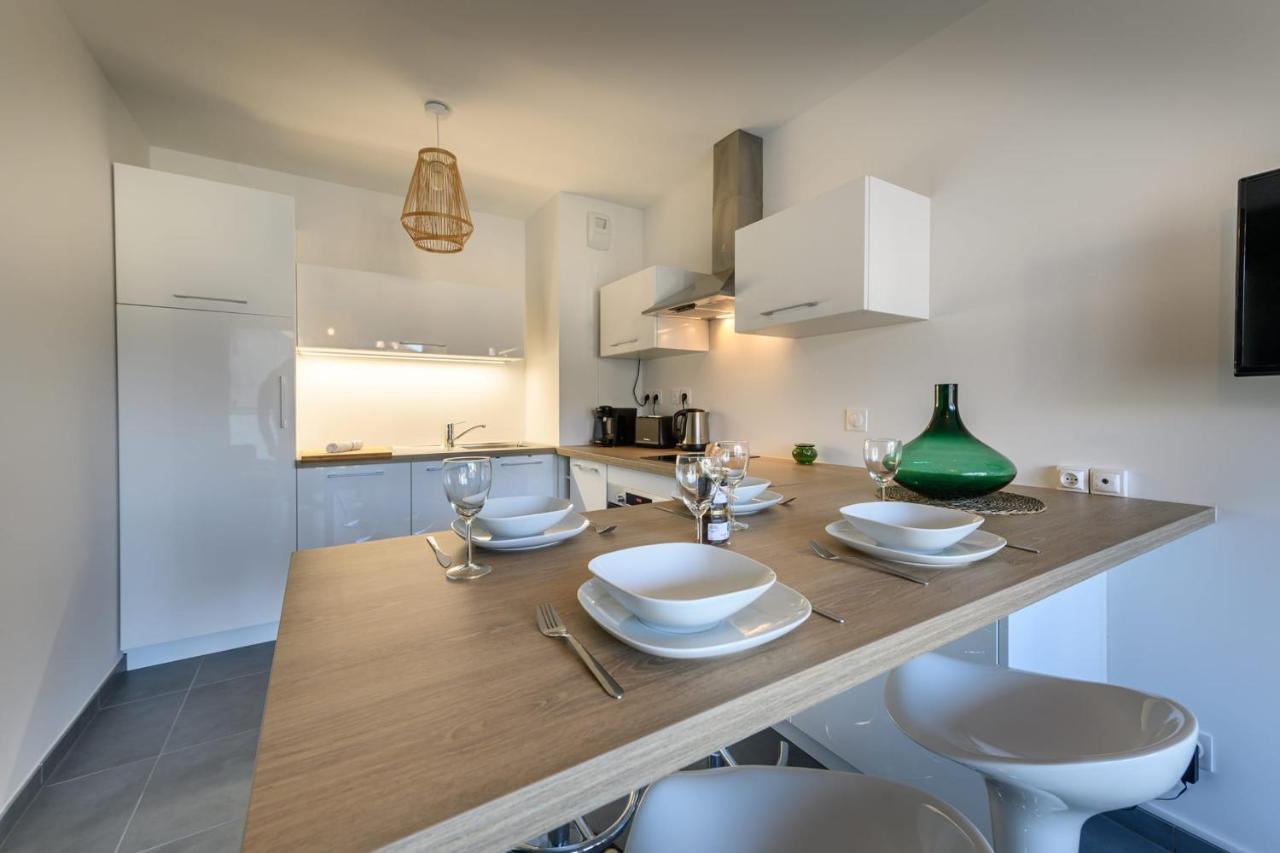 Stella 3 - 2 New With Balcony & Garage Apartment *